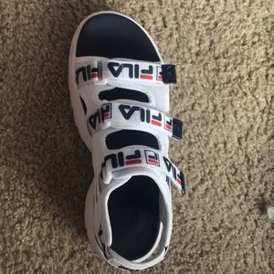 disruptor fila sandals: SIZE: US WOMEN 9